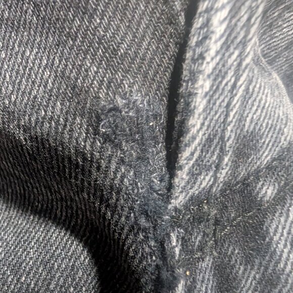 (Flaws) Aritzia Denim Forum | The '90s Joni Hi-rise Loose Jean In Black Eyeliner - Picture 10 of 15